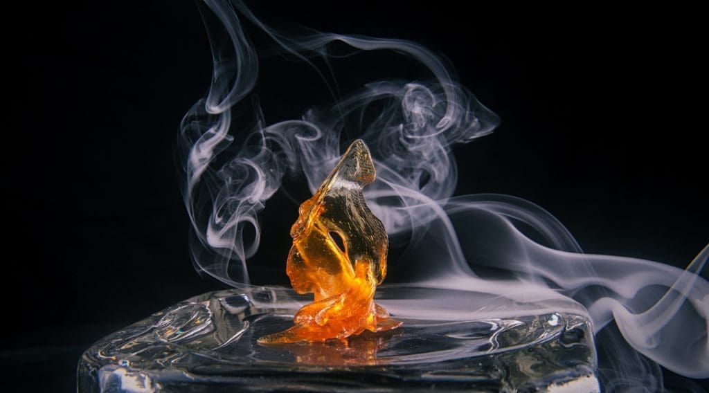 What Is a Wax Pen? Rokin | Wax Pen shutterstock 632309429