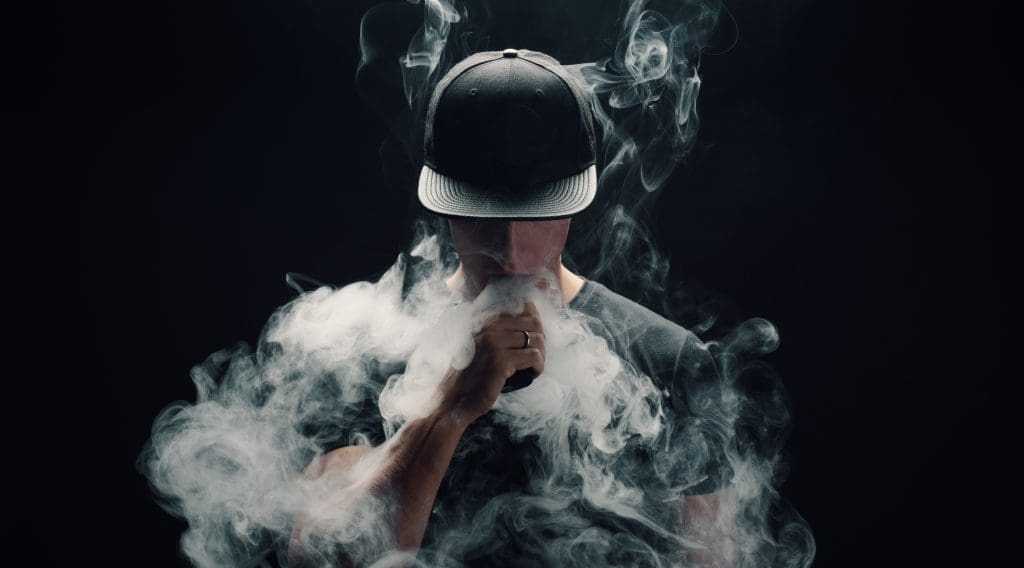 How to Hit a Vape Properly – Without Coughs or Clogs! 3